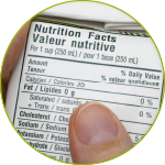 Lea las etiquetas con información nutricional